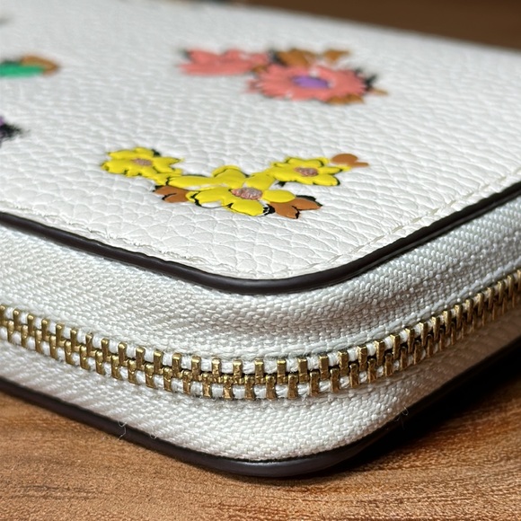 COACH Medium Zip Around Wallet With Floral Print - Picture 5 of 16